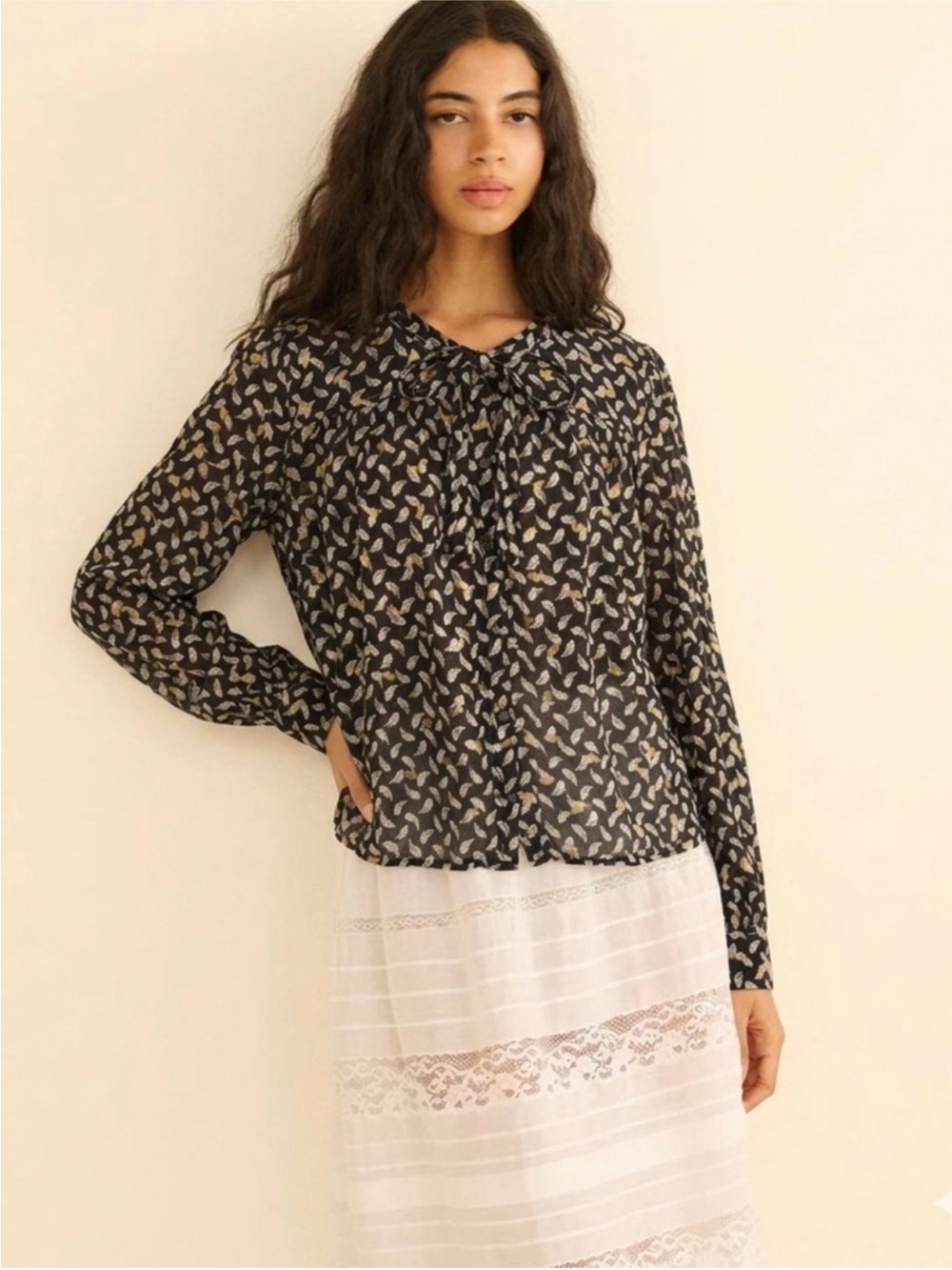 DÔEN Norma Leaf Print Tie Cotton Poplin Blouse 
Black Gold Size Small